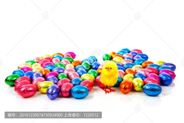 彩色復(fù)活節(jié)彩蛋和黃雞