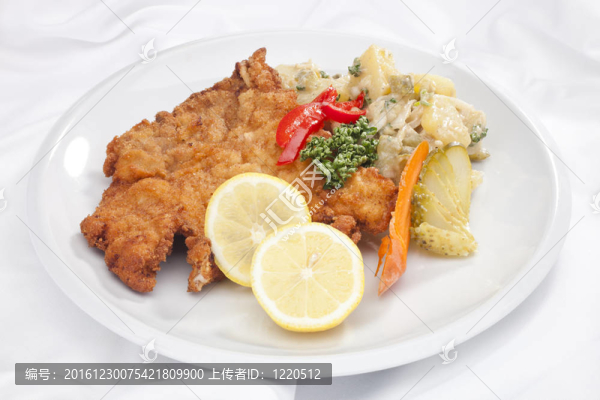 維也納炸牛排與蔬菜