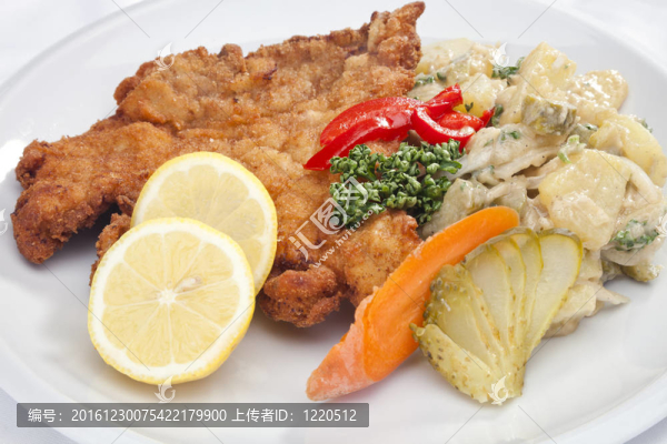 維也納炸牛排與蔬菜