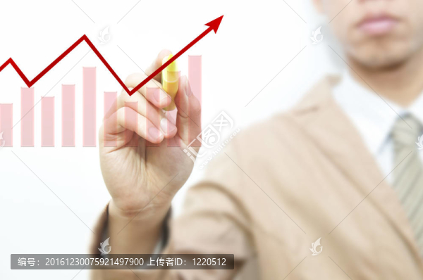 年輕的商人畫紅色的圖形和圖表；孤立的白色背景