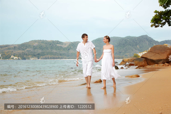 海灘情侶