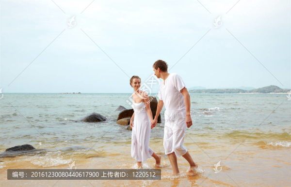海灘情侶
