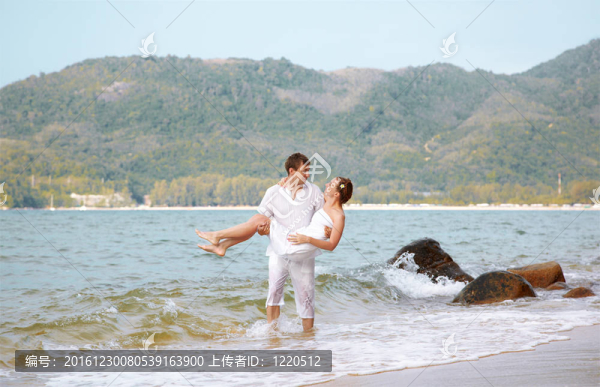 海灘情侶