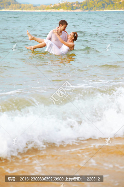 海灘情侶