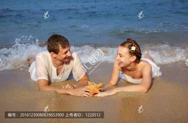 海灘情侶