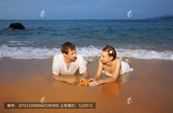 海灘情侶