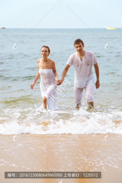 海灘情侶