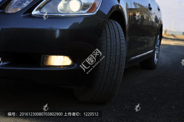 豪華黑色跑車