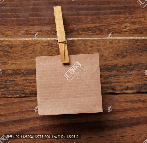 蹩腳的便條紙和木衣夾