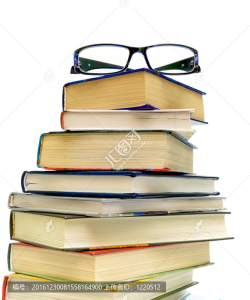 眼鏡和一堆白色背景的書