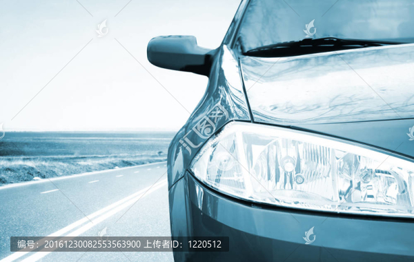 汽車上路。