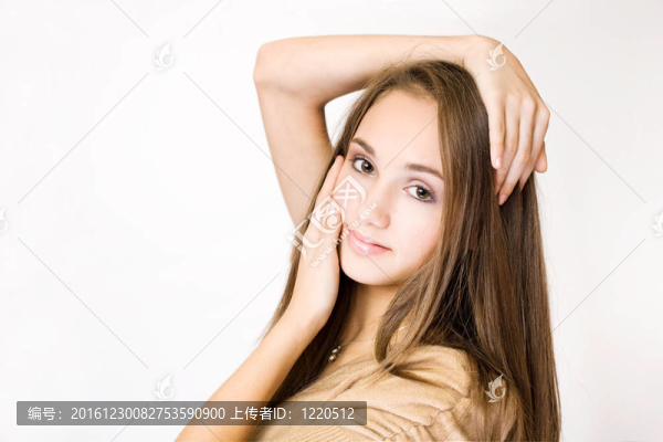 美麗的黑發(fā)女孩。