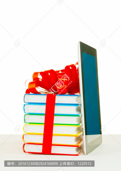 書籍捆綁色帶和平板電腦對白色背景