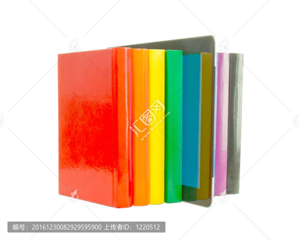 一排彩色書籍和白色背景電子書閱讀器