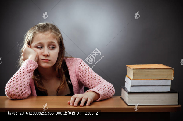 快樂女生和一堆書