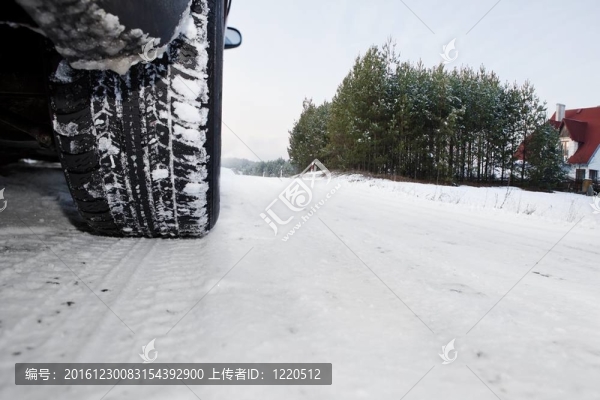 雪路上的汽車(chē)