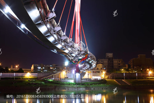 臺灣夜間橋