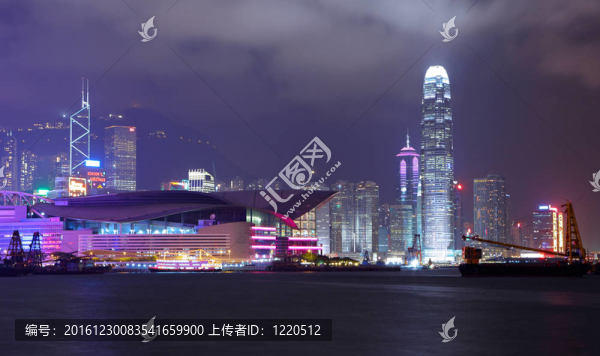 香港的天際線在夜間