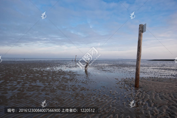 瓦登海；天空和云彩