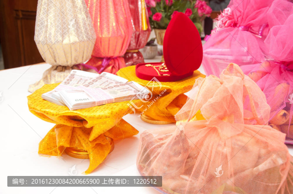泰國(guó)佛教的結(jié)婚禮物