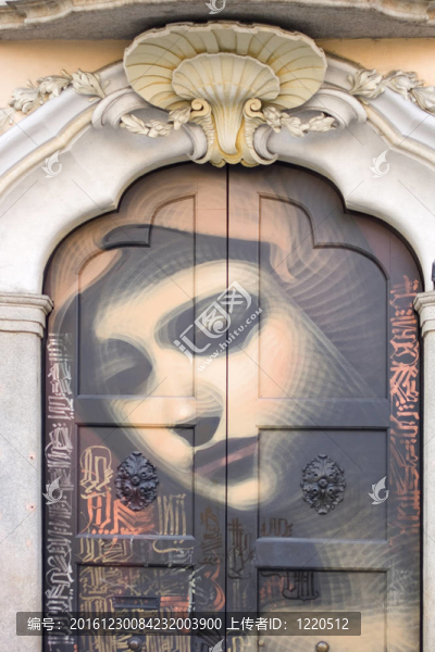 Virgin,Mary在門上畫
