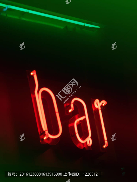 酒吧招牌的霓虹燈