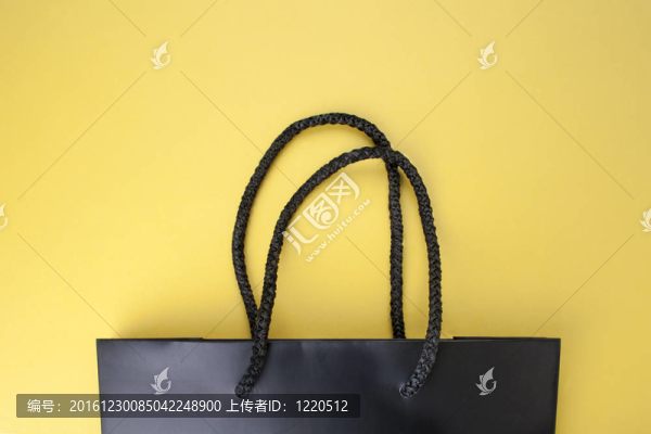 帶把手的紙袋