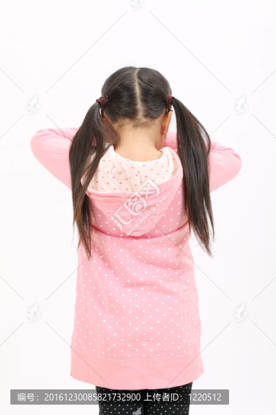 哭泣的小女孩