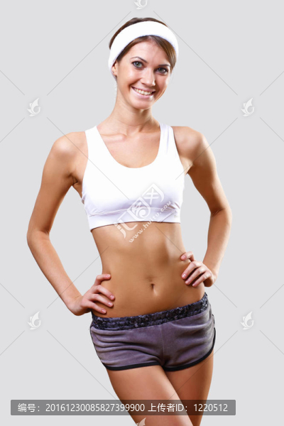 穿運動服的年輕漂亮女人