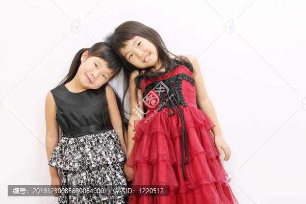 兩個(gè)亞洲小女孩