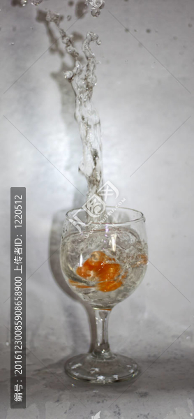 水果橘子和玻璃飛濺