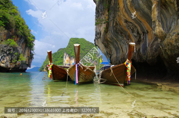 熱帶海灘；長尾船