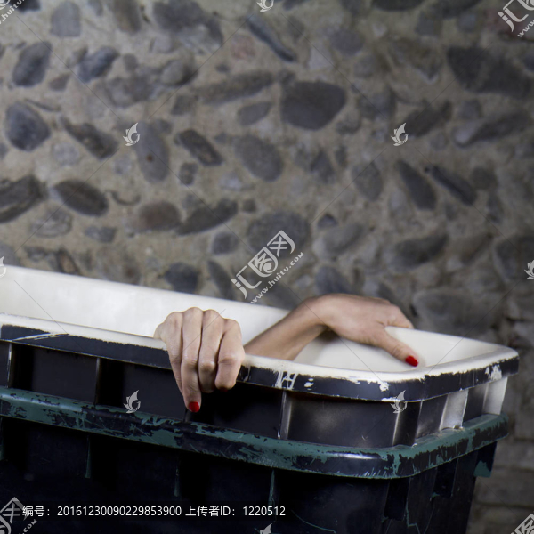 女人里面的垃圾桶
