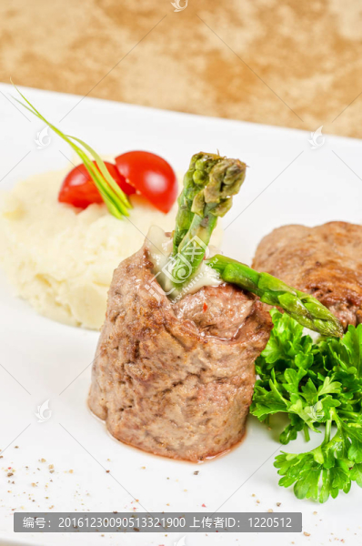 烤的肉卷