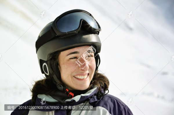 一個(gè)微笑的女人畫像滑雪頭盔