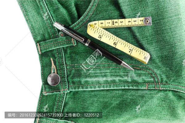 牛仔褲和卷尺