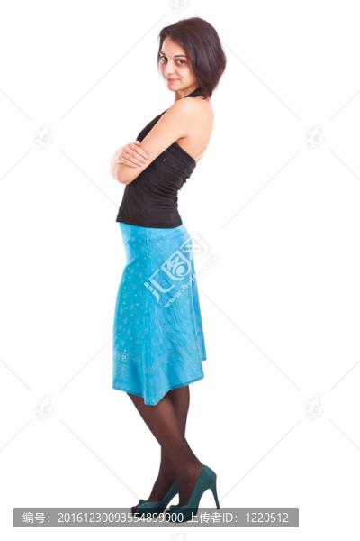 年輕女士自信地擺姿勢