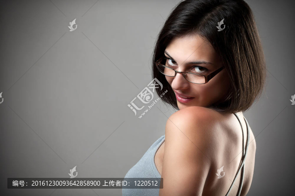 肖像婦女戴眼鏡