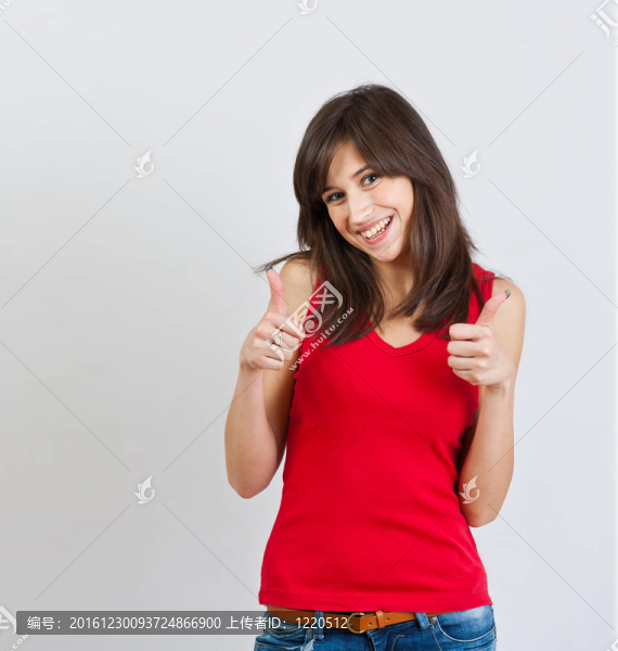 女孩豎起大拇指手勢