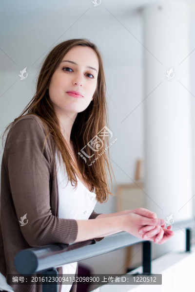 年輕漂亮的女人