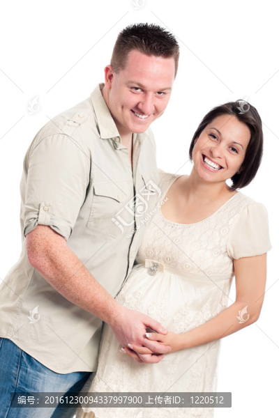 美麗的年輕幸福的懷孕夫婦