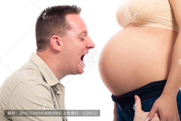 有趣的男人和懷孕的女人