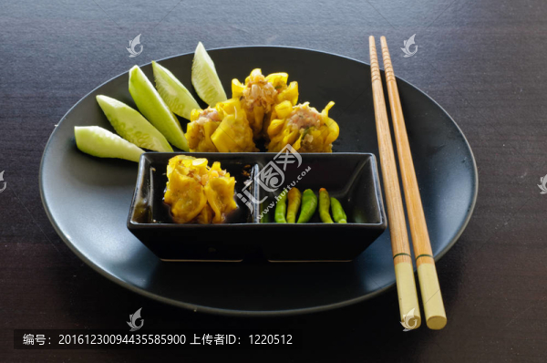菜上蒸餃子