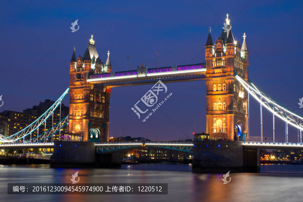 夜間塔橋