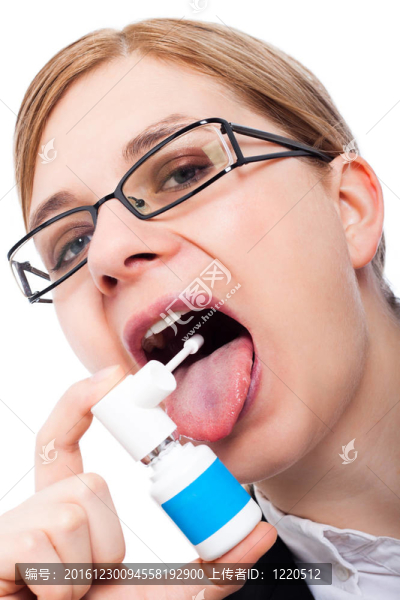 喉嚨痛的女性用口腔噴霧劑