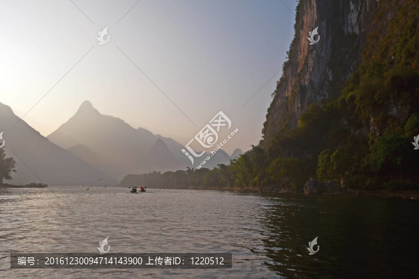 李河附近的陽(yáng)朔桂林山脈