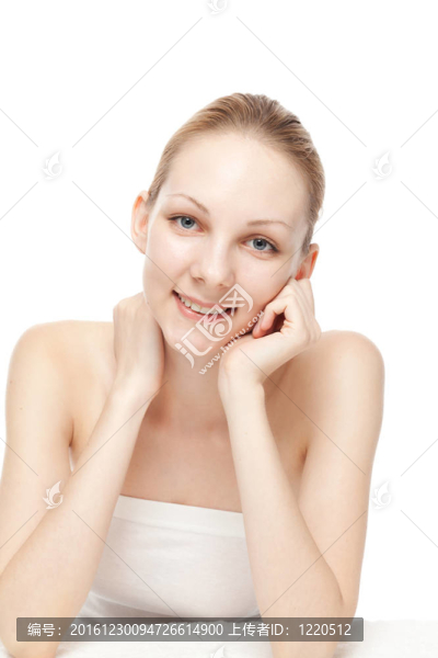 白色背景上美麗的年輕女性肖像