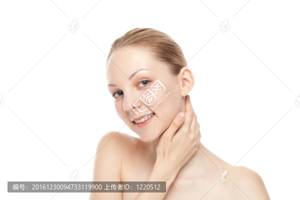 白色背景上美麗的年輕女性肖像