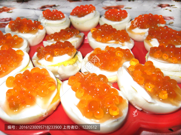 三明治紅魚(yú)子醬對(duì)雞蛋白