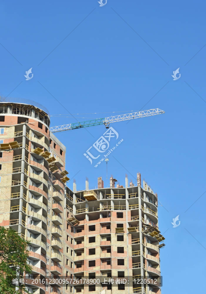 建筑起重機(jī)和建筑在藍(lán)天建設(shè)